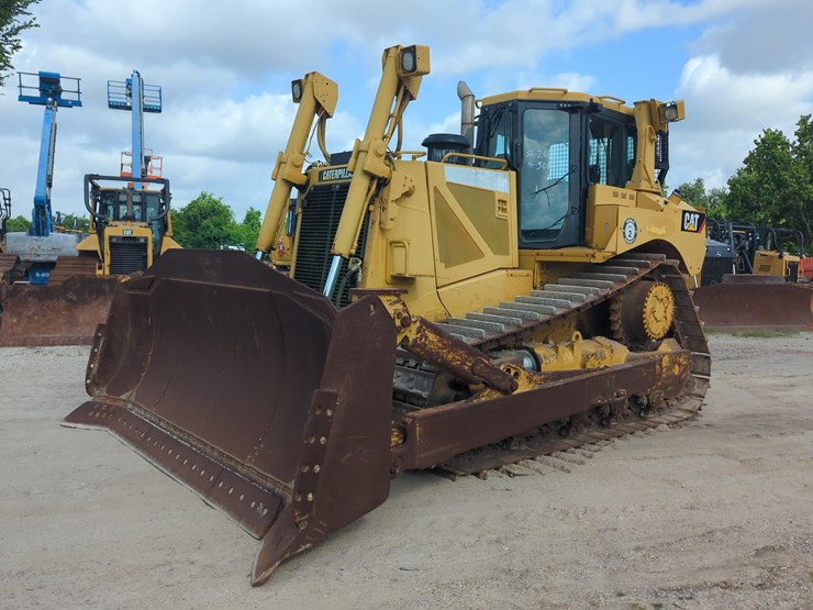 2009-caterpillar-d8t-image-2