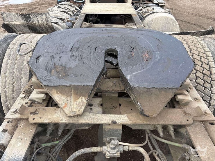 2019-international-rh613-t/a-wet-kit-day-cab-truck-tractor-image-15