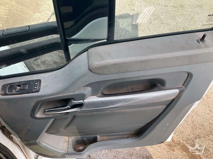 2019-kenworth-t880-image-21