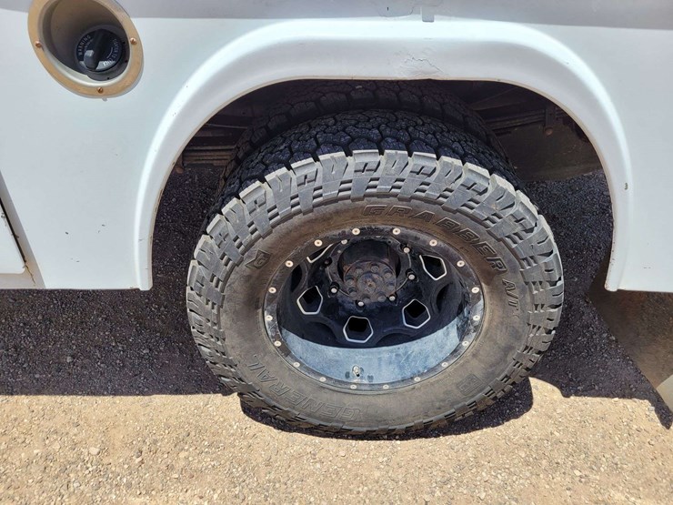 2017-chevrolet-silverado-3500-image-16