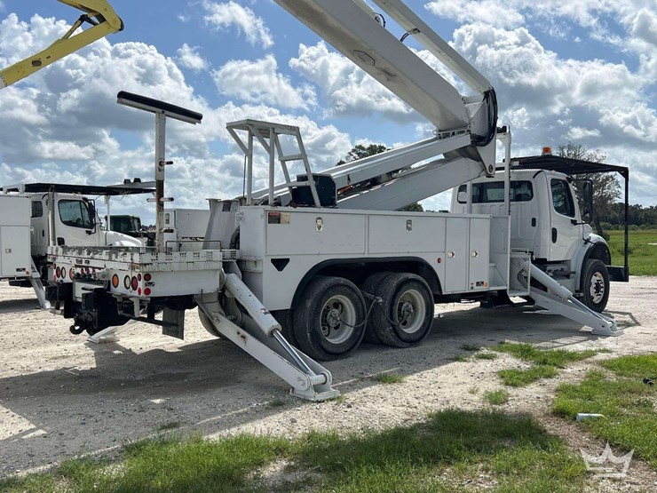 2013-freightliner-m2-106-image-5