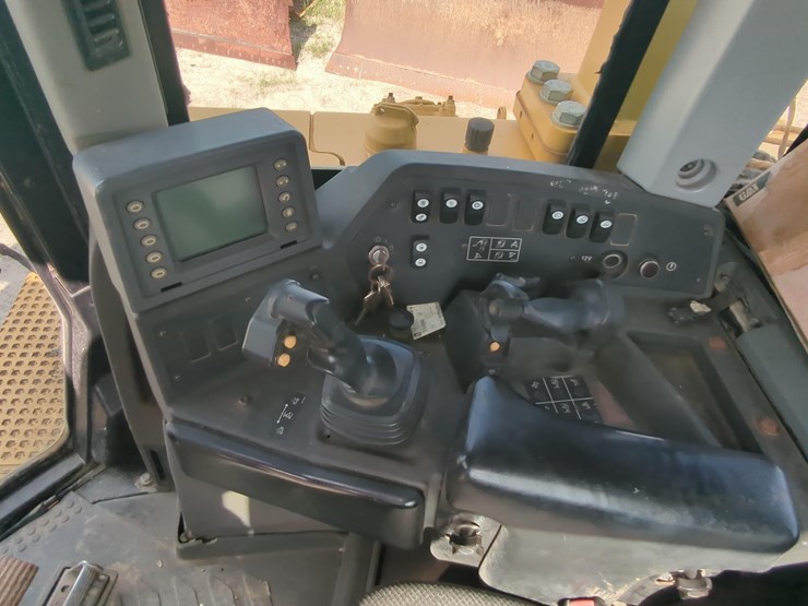 2009-caterpillar-d8t-image-19
