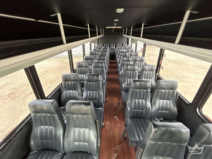 2017-freightliner-m2-106-image-23
