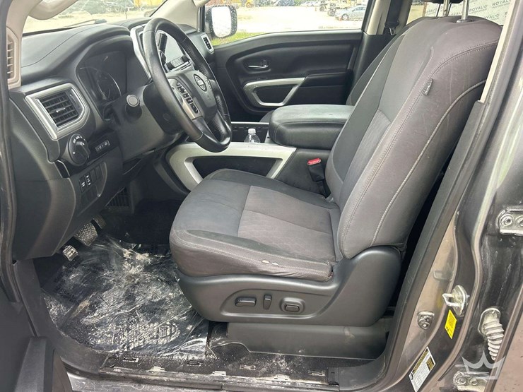 2021-nissan-titan-image-13