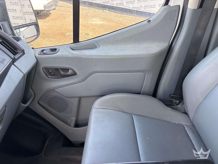 2015-ford-transit-image-12
