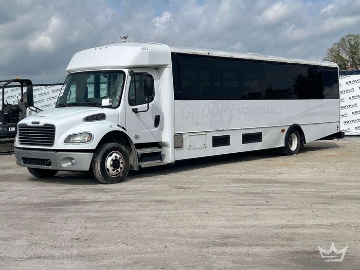2017-freightliner-m2-106-image-1