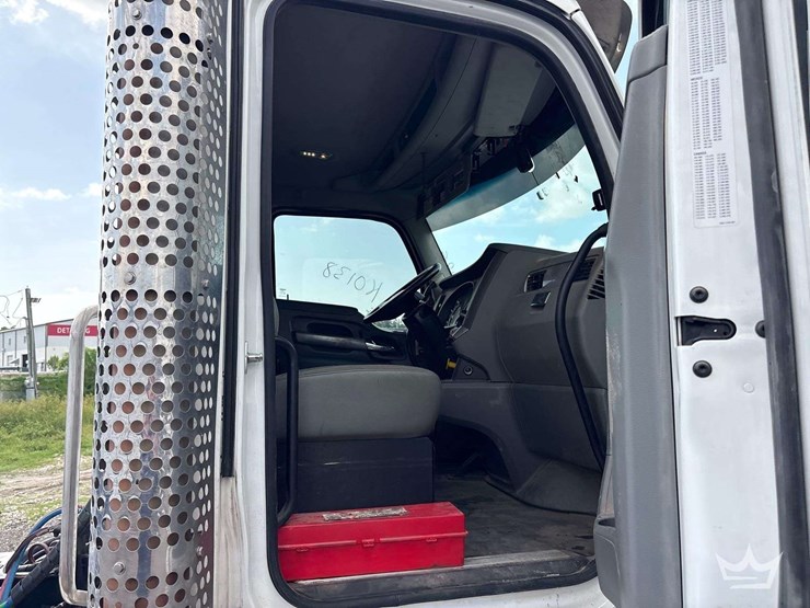 2019-kenworth-t880-image-19
