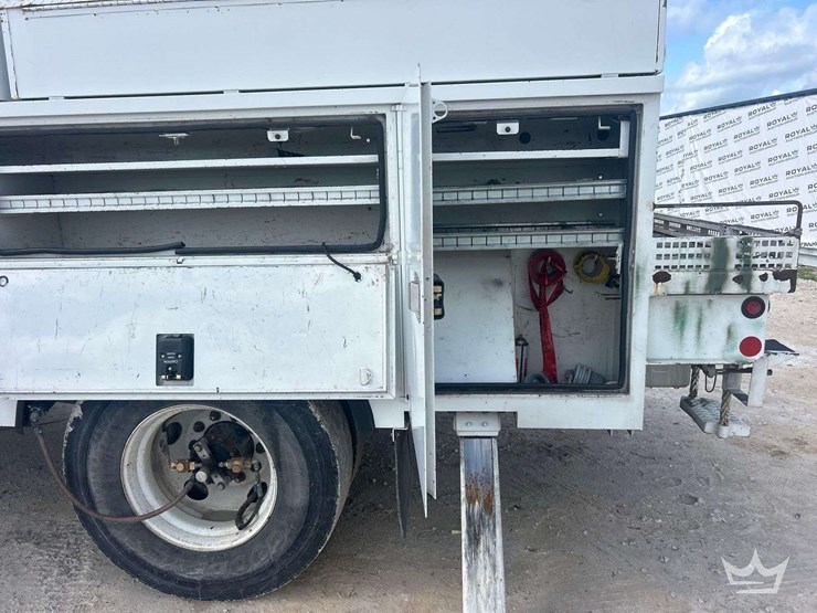 2014-freightliner-m2-106-image-30