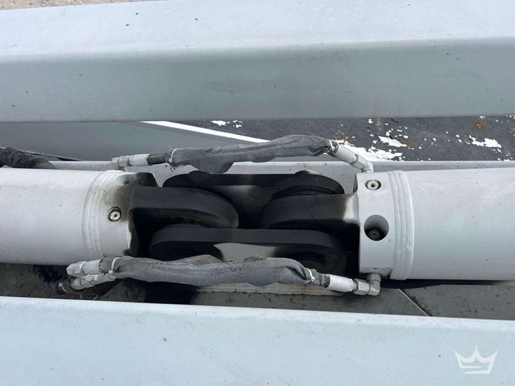 2013-freightliner-m2-106-image-29