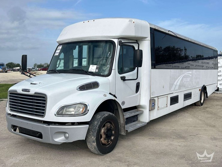 2016-freightliner-m2-106-image-1