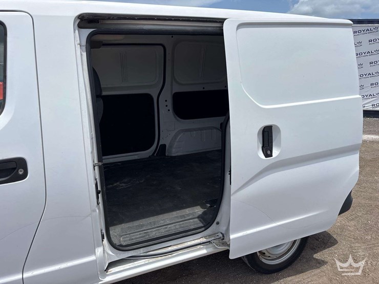 2018-nissan-nv200-image-11