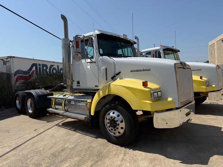 2015-western-star-4900-image-1