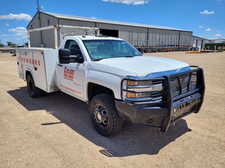 2017-chevrolet-silverado-3500-image-5