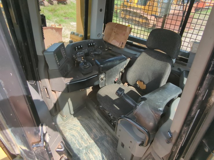 2009-caterpillar-d8t-image-17