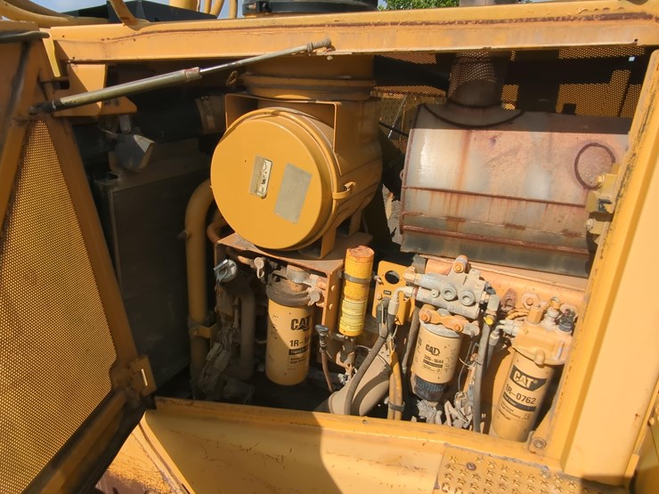 2009-caterpillar-d8t-image-16