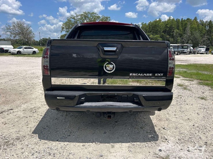 2004-cadillac-escalade-image-27