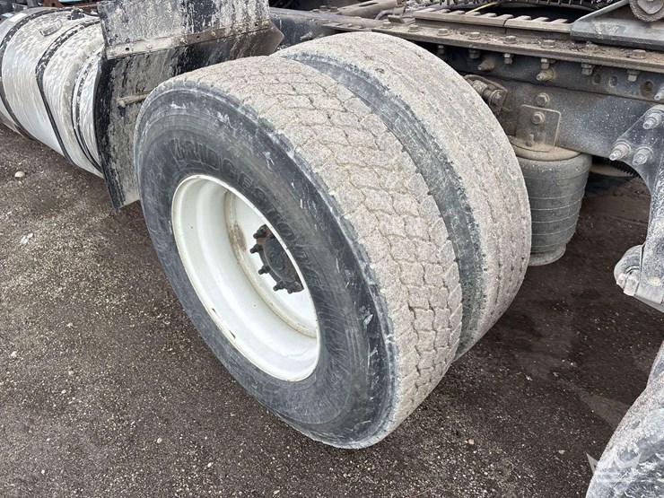2019-international-rh613-t/a-wet-kit-day-cab-truck-tractor-image-28