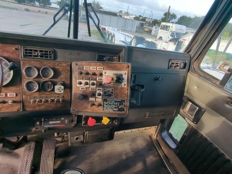 1996-kenworth-t800b-image-17