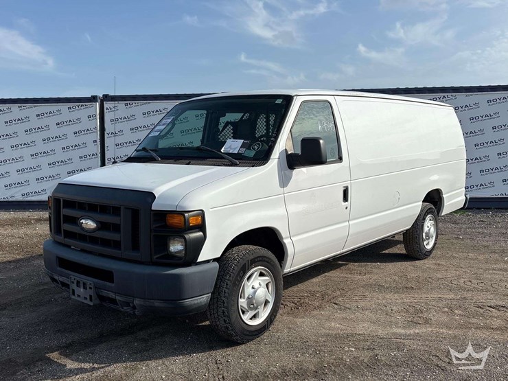 2014-ford-cargo-image-1