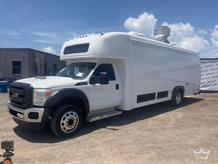2014-ford-f550-image-1