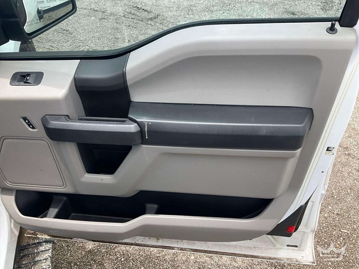 2017-ford-f150-image-21