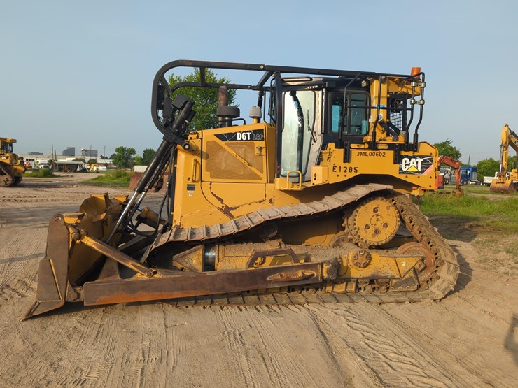 2018-caterpillar-d6t-lgp-image-1