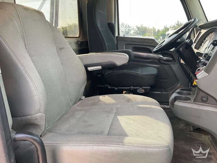 2019-kenworth-t880-image-22