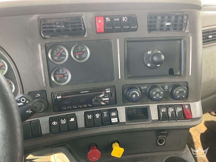 2019-kenworth-t880-image-16