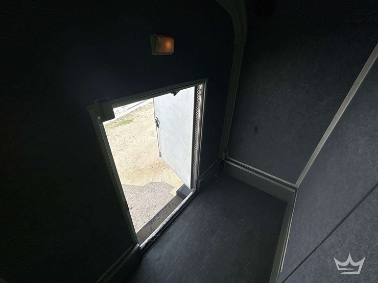2016-freightliner-m2-106-image-33