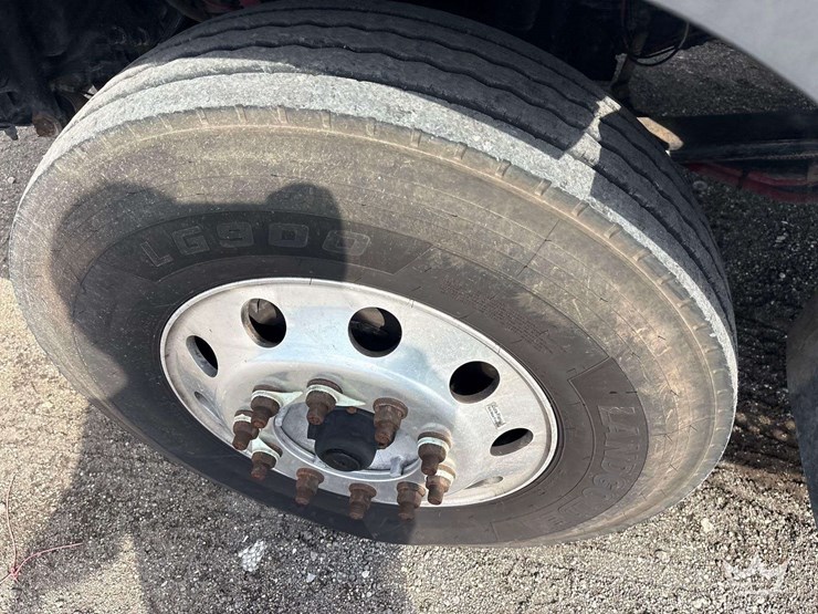 2019-kenworth-t880-image-11