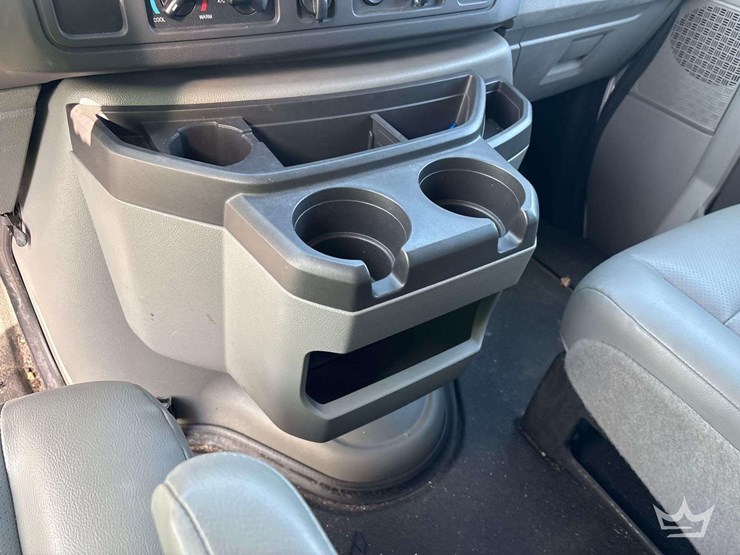 2014-ford-cargo-image-16