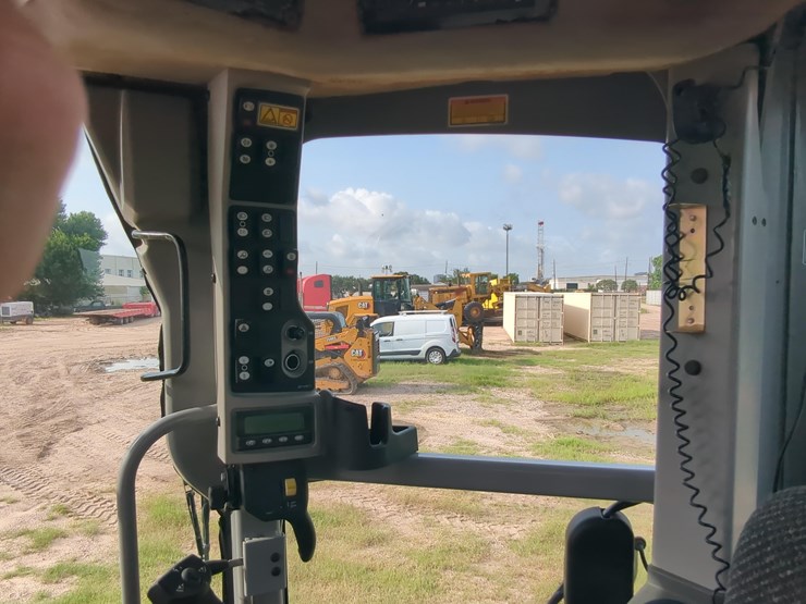 caterpillar-140m2-image-21
