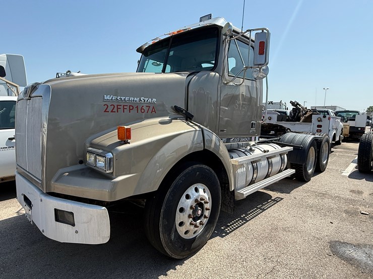 2014-western-star-4900-image-1