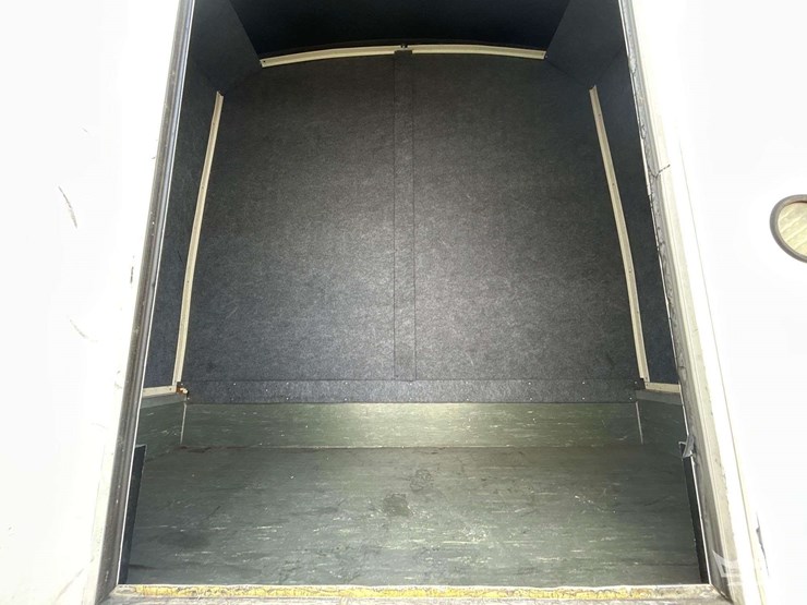 2017-freightliner-m2-106-image-29