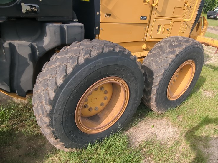 caterpillar-140m2-image-9