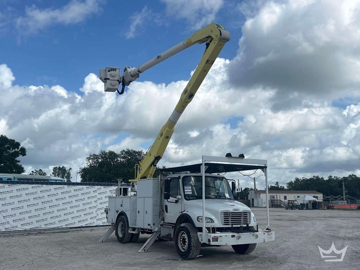 2014-freightliner-m2-106-image-4
