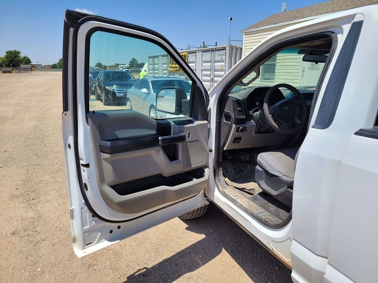 2017-ford-f150-xl-image-11