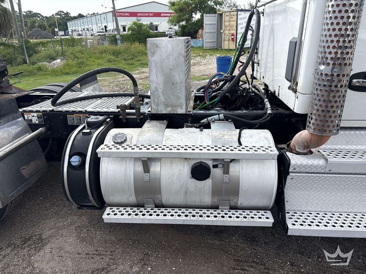 2019-kenworth-t880-image-15