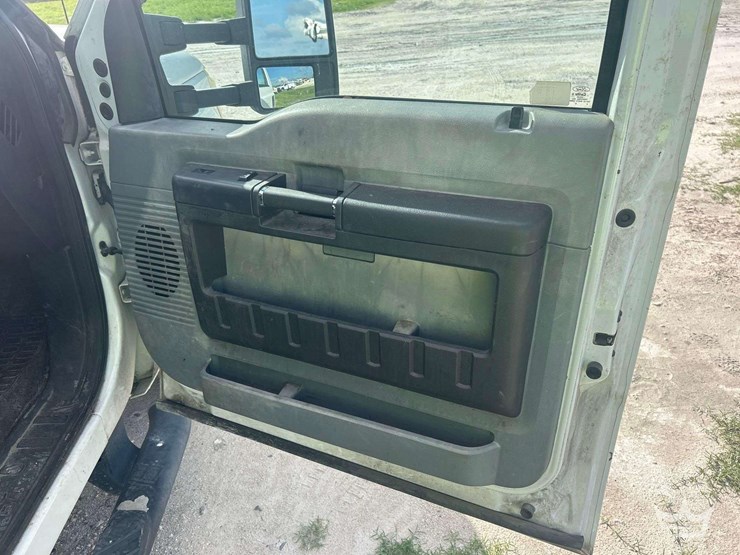 2013-ford-f350-image-26