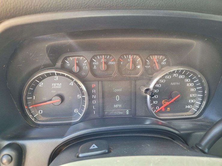 2017-chevrolet-silverado-3500-image-25