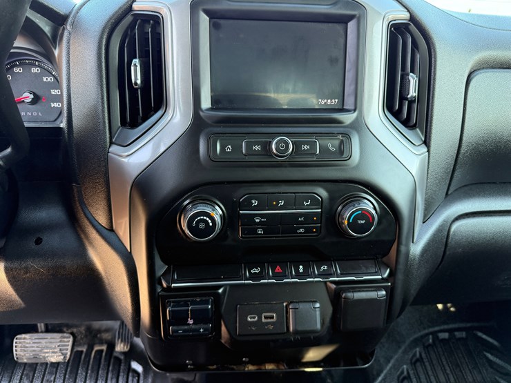 2021-chevrolet-silverado-2500hd-image-16