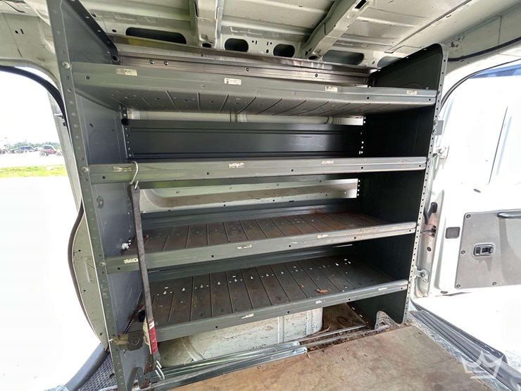 2015-nissan-nv1500-image-14