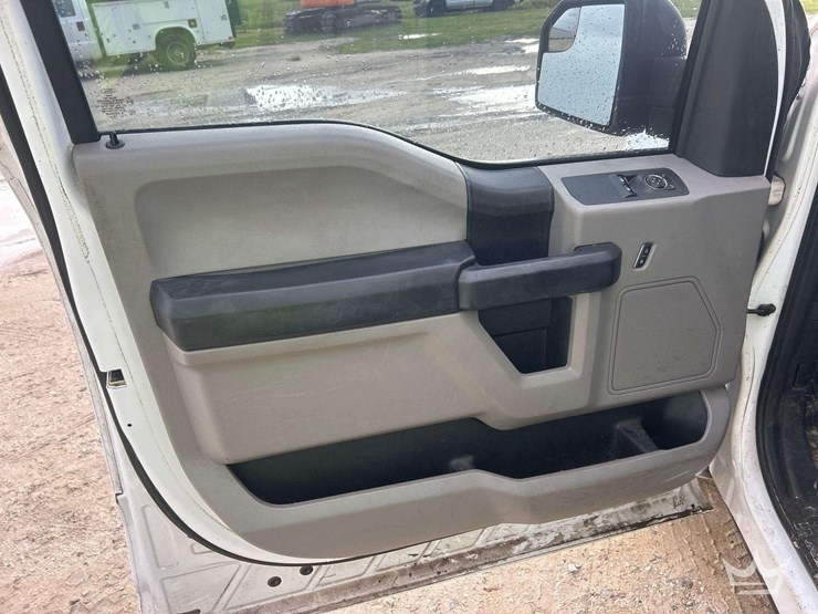 2017-ford-f150-image-14