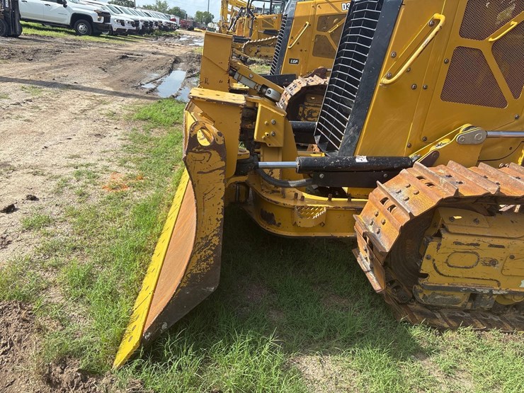 2023-caterpillar-d1-image-9