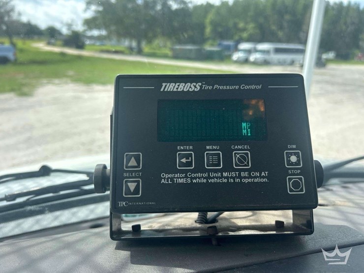 2014-freightliner-m2-106-image-18
