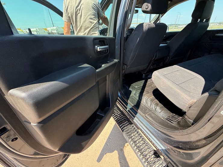 2020-chevrolet-silverado-2500hd-image-21