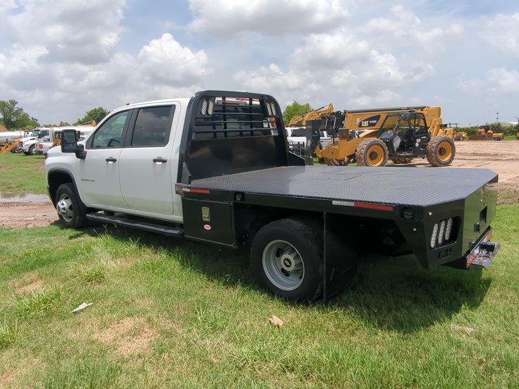 2021-chevrolet-3500-image-5