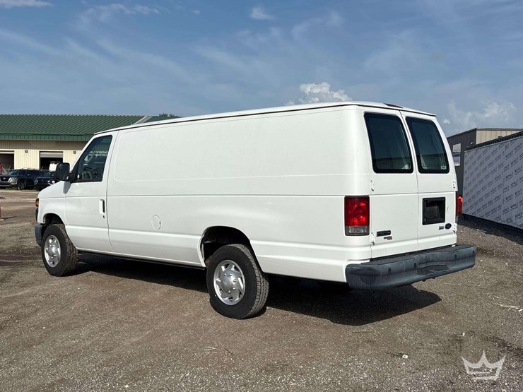 2014-ford-cargo-image-4