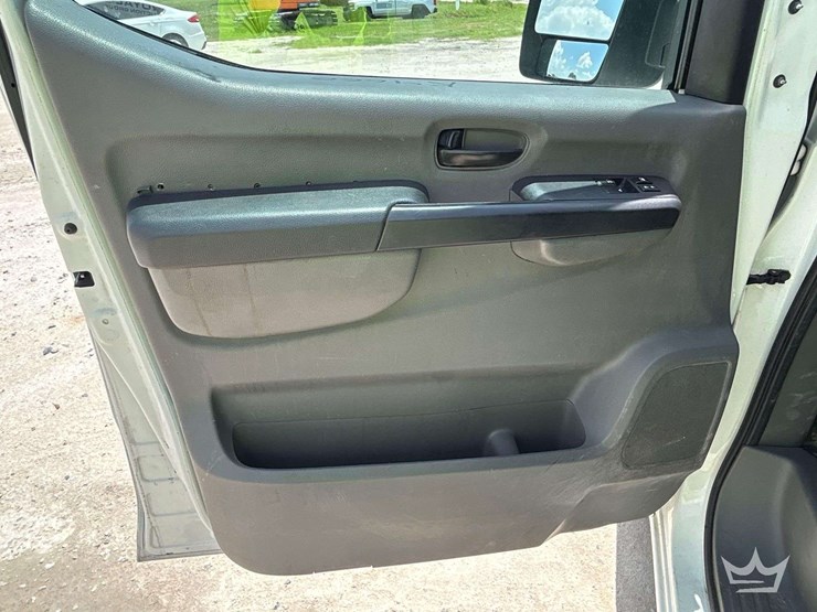 2015-nissan-nv1500-image-16