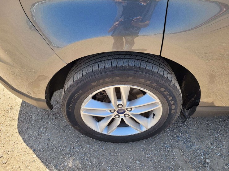 2015-ford-edge-sel-image-4